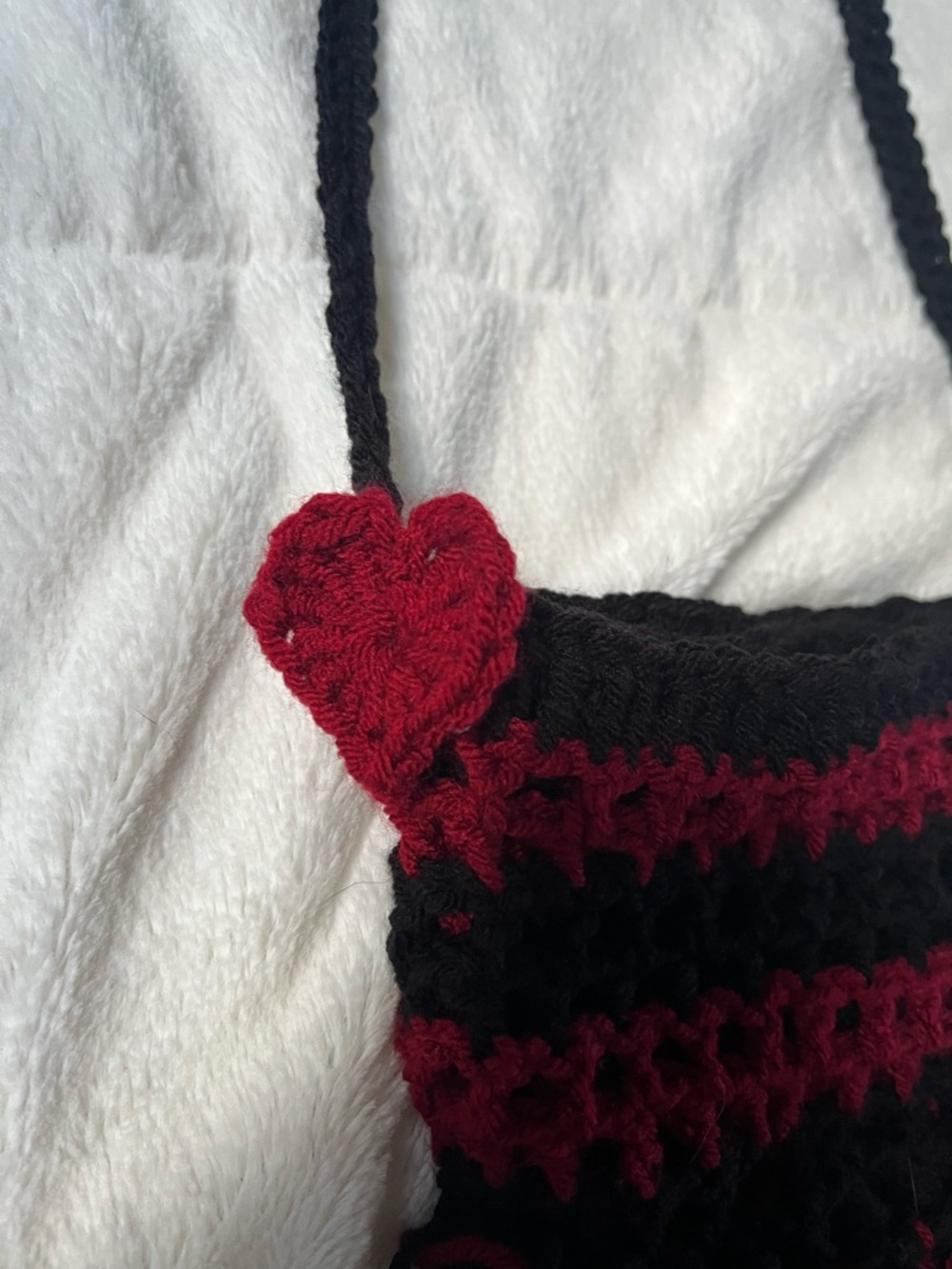 Crochet (by me) Black & Red Fringe Shoulder/Crossbody Bag with 3 pockets - Picture 3 of 5